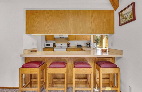 Sunriver House | Unique, spacious, private deck, HT, great room