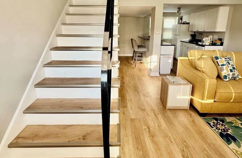 Joslyn Castle Apartment | UNMC Nearby, Explore Trendy Midtown Spots