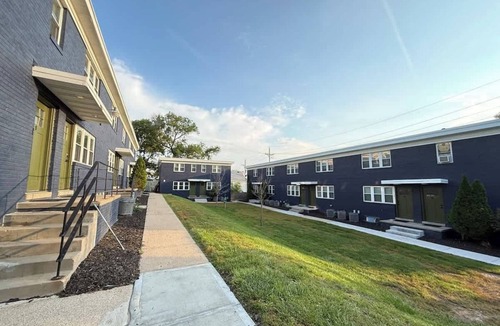 Joslyn Castle Apartment | UNMC Nearby, Explore Trendy Midtown Spots