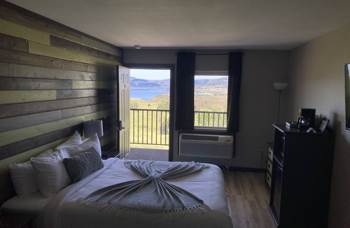 Davenport Apartment | Unobstructed Views Of Lake Roosevelt in Newly Renovated Hotel/Restaurant
