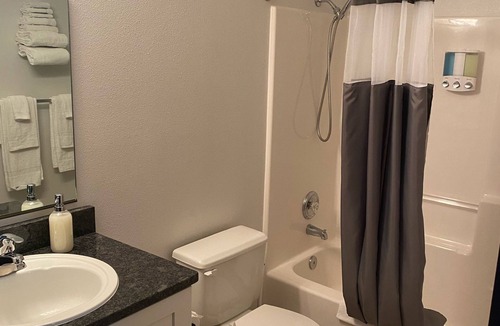 Davenport Apartment | Unobstructed Views Of Lake Roosevelt in Newly Renovated Hotel/Restaurant