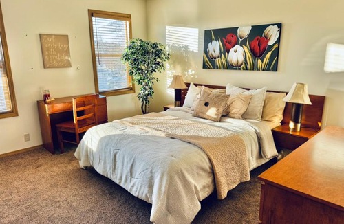 Coeur d'Alene House | Unwind at a Charming Downtown Coeur d Alene Oasis