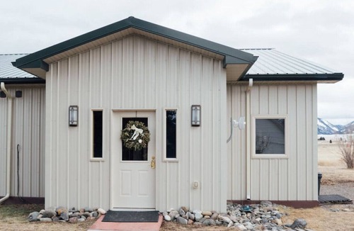 Pray House | ★ Unwind ★ Historic Pray Homestead | Ace Location!