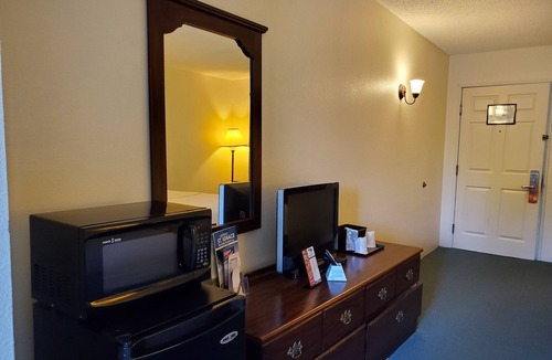 St Ignace Hotel | Up North Hotel (formerly Voyager Inn)