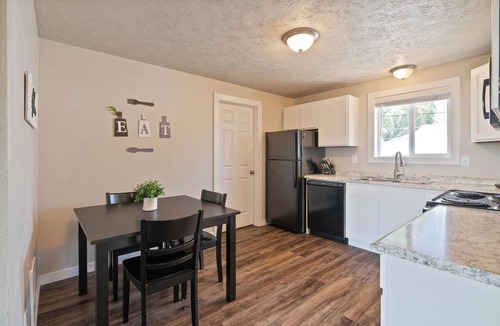 Logan Apartment | Updated Apartment #4 Near Gonzaga, Downtown, and Hospitals