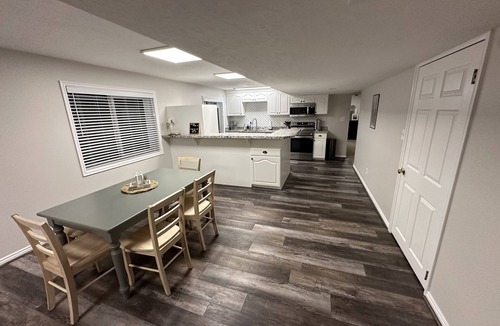 Sandy House | Updated, cozy private basement suite - 25 min to skiing