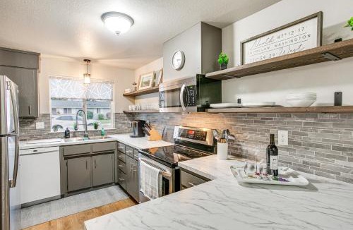Enumclaw House | Updated Duplex Home Less Than 1 Mi to Downtown Enumclaw!