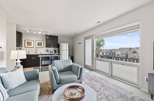 Grandview Heights Apartment | Updated flat with parking and laundry in an exceptional location