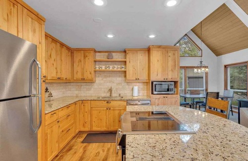 Overlook Park Condo | Updated, great location, by Sharc and Village mall