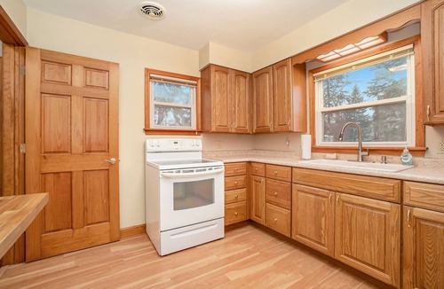 Manistee House | Updated Pet-Friendly Ranch near Downtown