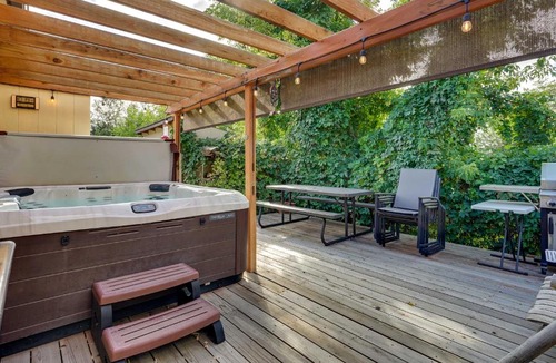 Taylorsville Apartment | Updated Ranch Apartment w/Deck - 9 Mi to Downtown