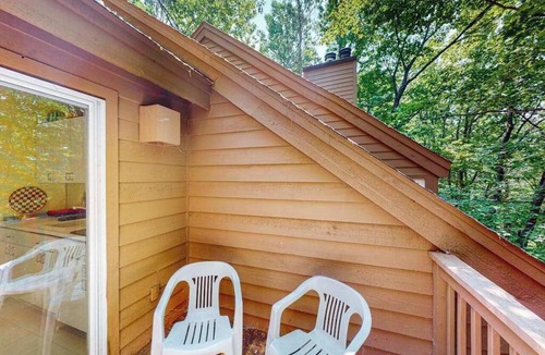 Maple City Condo | Upper-level condo with forest views, fireplace, soaking tub & high-speed WiFi