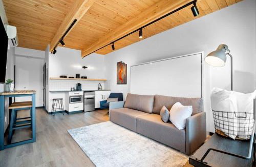 West Central Apartment | Uprise 3 Bridgewater Lofts