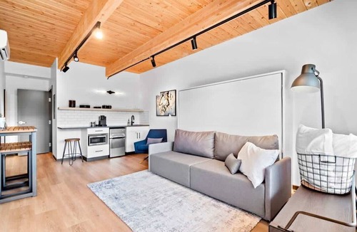 West Central Apartment | Uprise 5 Bridgewater Lofts