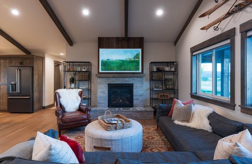 Victor House | Upscale Cabin Retreat 6-bedroom, Gourmet Kitchen, King Suites, Teton Vistas
