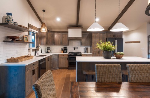 Victor House | Upscale Cabin Retreat 6-bedroom, Gourmet Kitchen, King Suites, Teton Vistas