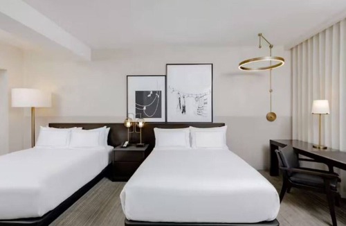 Downtown Des Moines Hotel | Upscale Downtown Des Moines Retreat in a Historic Landmark Hotel - 2 Units