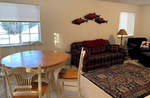 Sagle House | Upstairs Getaway by Steve & Pat