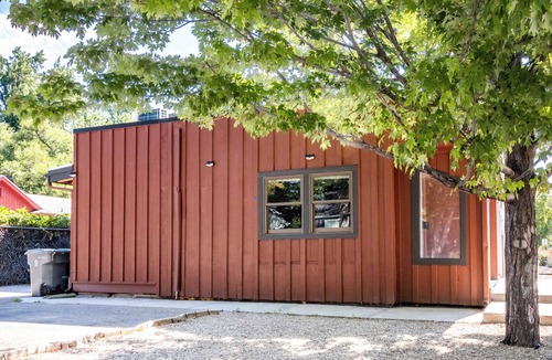 Depot Bench Apartment | Uptown 1 Bedroom Flat Near the Boise Train Depot