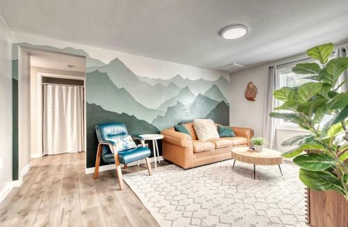 Depot Bench Apartment | Uptown 2 bedroom flat near Train Depot
