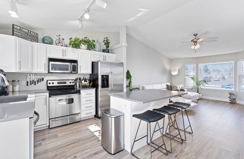 Coeur d'Alene House | 'Uptown Modern' in the beautiful Lake City awaits your arrival!