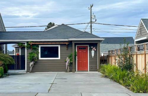 Sequim House | Urban Cedars New Charming 5-Bedrooms Near Downtown Sequim