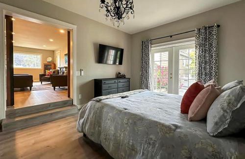 Sequim House | Urban Cedars New Charming 5-Bedrooms Near Downtown Sequim