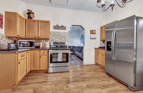 Logan House | 💎Urban Glam Gem💎 Rancher near Gonzaga w/GiG Internet