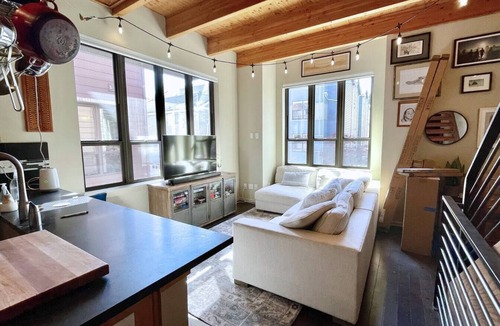 Green Lake House | Urban Green Lake Gem | Stadium Transit