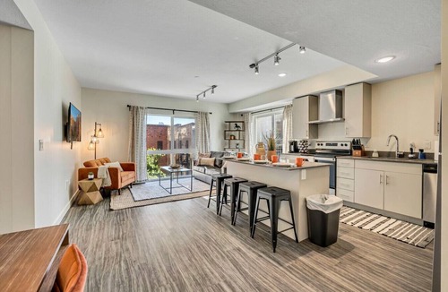 Rio Grande Apartment | Urban Retreat – Prime Location, Resort Amenities, Free Parking!