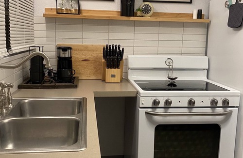 Burley Apartment | “𝕌𝕣𝕓𝕒𝕟 𝕊𝕦𝕚𝕥𝕖“ 1 bedroom, Lots of Style 🤍 Suite #2