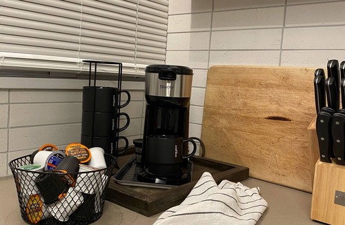 Burley Apartment | “𝕌𝕣𝕓𝕒𝕟 𝕊𝕦𝕚𝕥𝕖“ 1 bedroom, Lots of Style 🤍 Suite #2