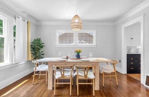 University District House | UW Charming Blue Home WS 97 4 AC Children Hops