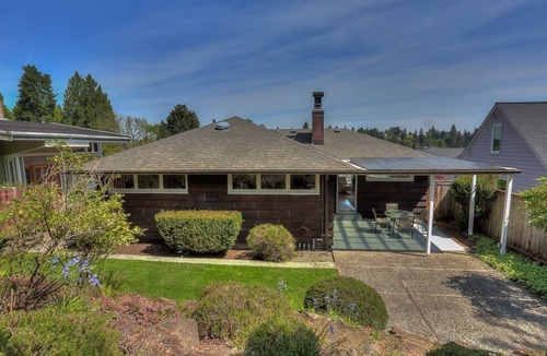Laurelhurst House | UW Laurelhurst Charmer