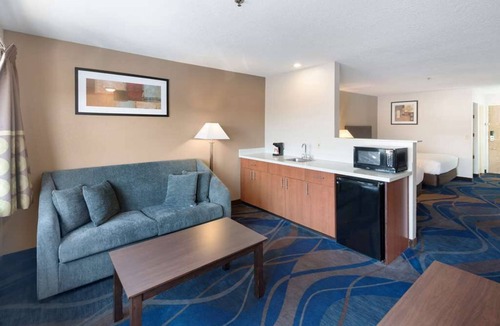 Kennewick Resort | Vacation Starts Here! Enjoy the Beauty of Kennewick. Close to Tapteal Greenway!