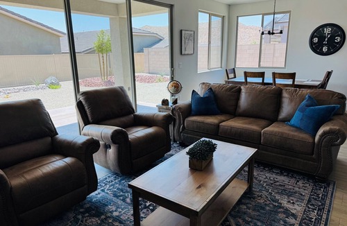 Mesquite House | Val Vista Hideaway |12 minutes to Sports Complex + $500 in complimentary activities!