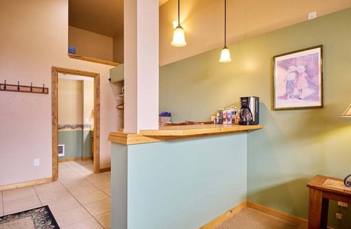 Leavenworth Apartment | Valley View + Gas Fireplace Near Town