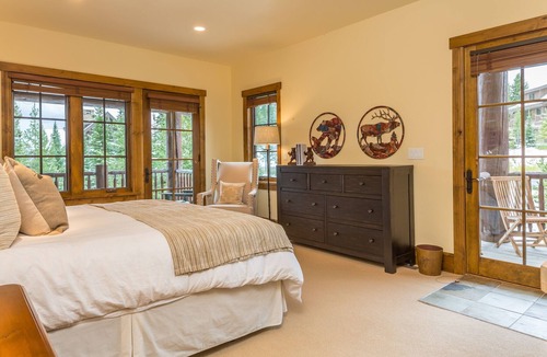 Spanish Peaks Ski Chalet | Vast Ski In/Ski Out Big Sky Chalet