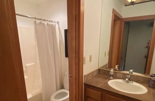 Bend Resort | Vaulted LOFT Seventh Mt Resort condo w 2 queen bds. Kitchen, views, fireplace