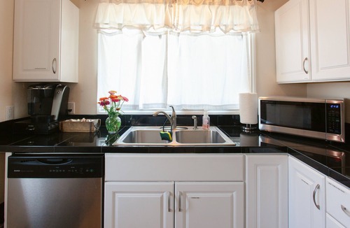 Medford Apartment | Very Comfortable-Well Stocked-Quiet Neighborhood-Centrally Located-Walk to Park