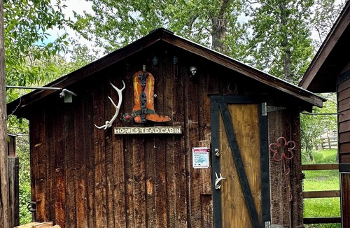 Gardiner Cabin | Very rustic 1900's cabin. Unique 2 room 2 queen + shack @LittleTrailCreekCabins