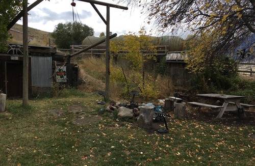 Gardiner Cabin | Very rustic 1900's cabin. Unique 2 room 2 queen + shack @LittleTrailCreekCabins