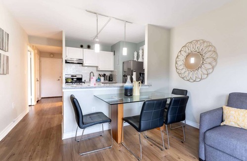 Downtown Seattle Condo | Vibrant 1B Downtown Condo near Convention Center