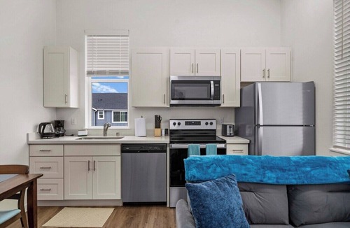 South Tacoma Apartment | Vibrant 1BR/1BTH Apartment near PLU/UWT