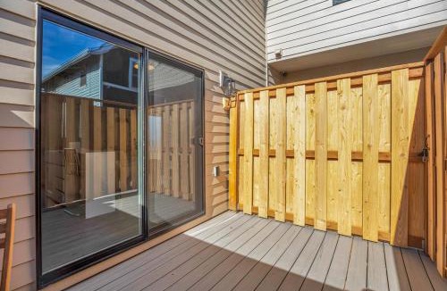 Concordia House | Vibrant 1BR Duplex Near Alberta Arts District