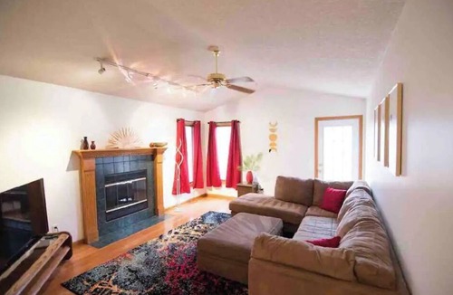 Ankeny House | Vibrant 4 bedroom house 2 king beds in Ankeny