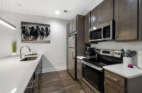 Nashville Condo | Vibrant East Nash Condo Retreat