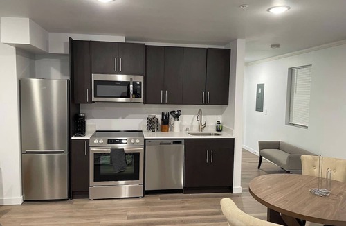 South Tacoma Apartment | View-W/D-Queen-SmartTV-FastWIFI