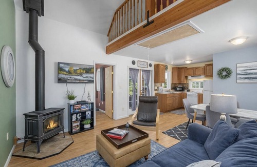 Leavenworth Cabin | Views | Hot Tub | Propane Pit | Tiny Home | Dogs