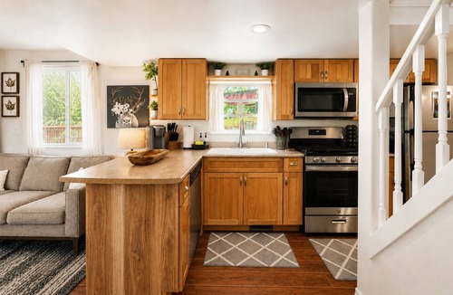 Leavenworth Cabin | Views | Hot Tub | Stargaze | Dogs | BBQ | Firepit